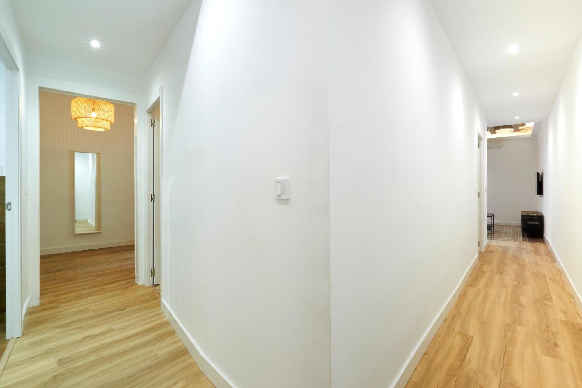 Comfortable Apartment Next To Apolo Theater Барселона Екстериор снимка