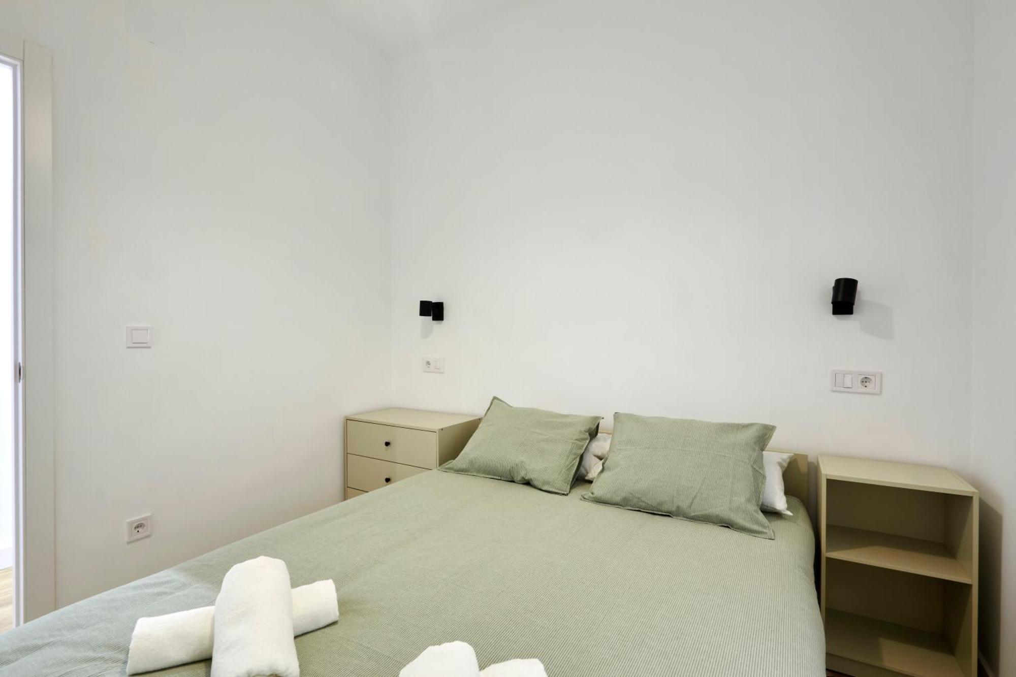 Comfortable Apartment Next To Apolo Theater Барселона Екстериор снимка