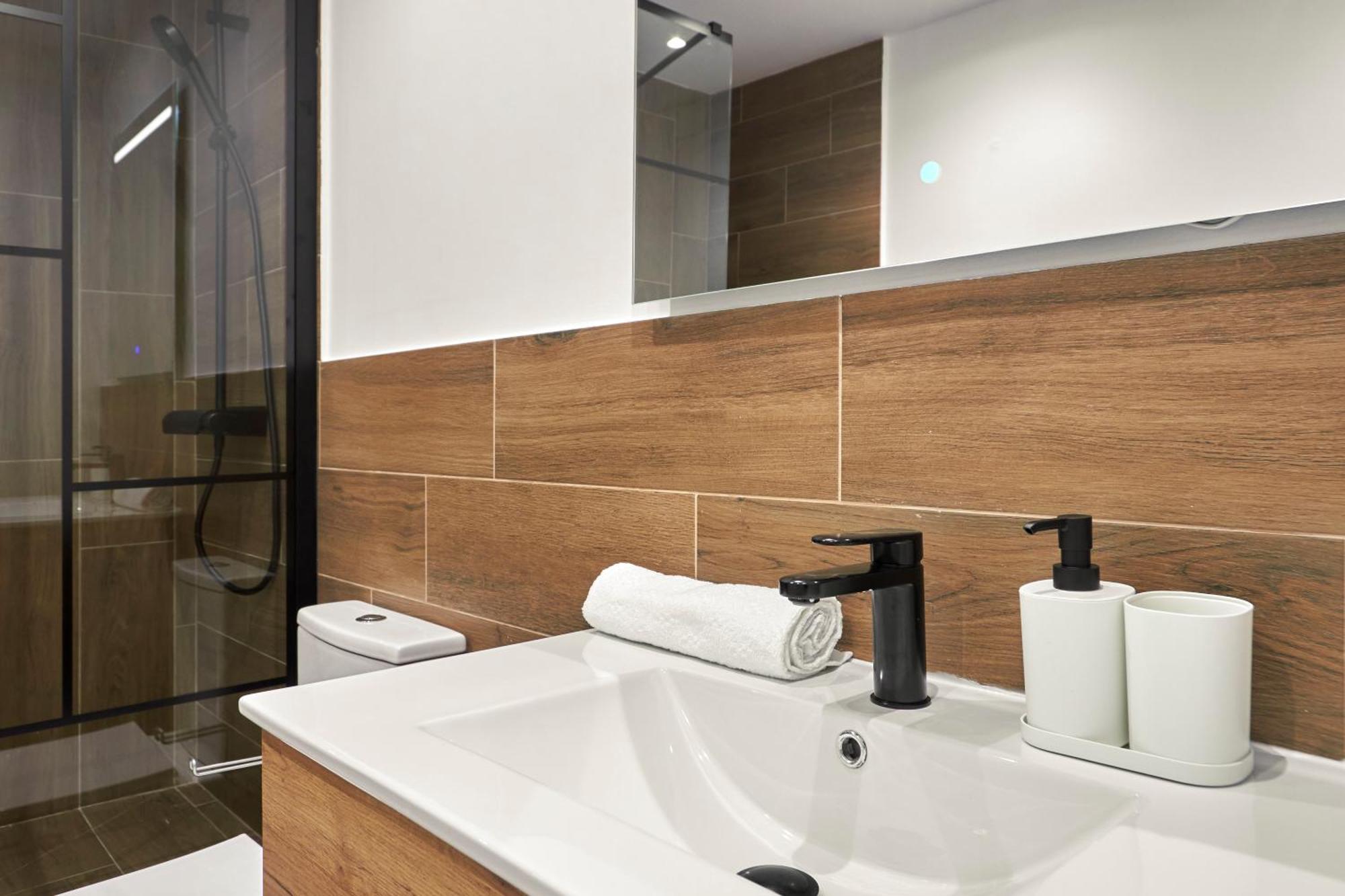 Comfortable Apartment Next To Apolo Theater Барселона Екстериор снимка